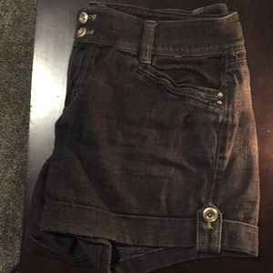 White House black market short